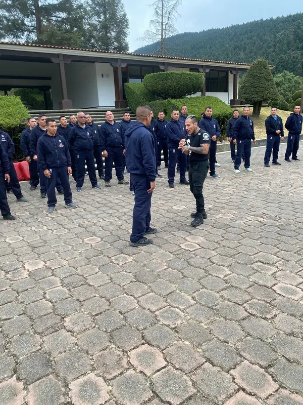 Taller al aire libre para un equipo de seguridad